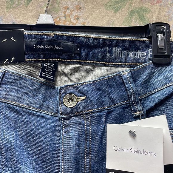 Calvin Klein ultimate boot, cut slim, fit jeans - Picture 6 of 9